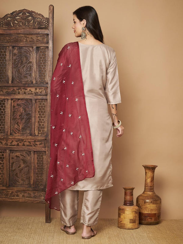 Embroidered dupatta with kurta pant set