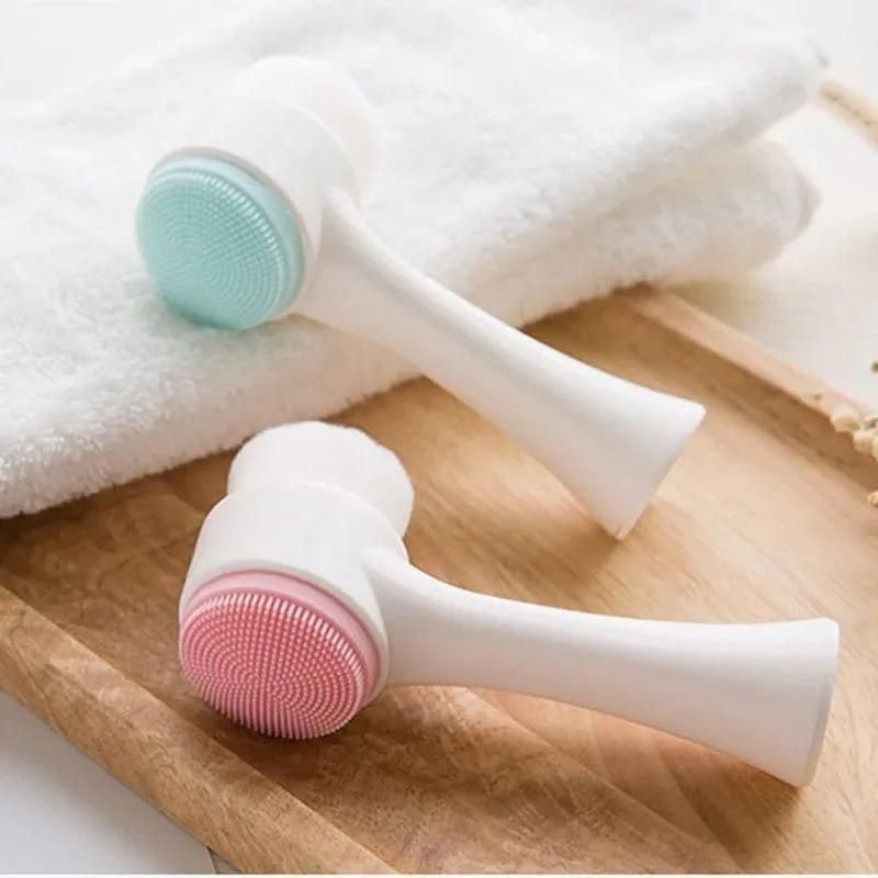 "2 in 1 manual facial cleansing brush in random color"






