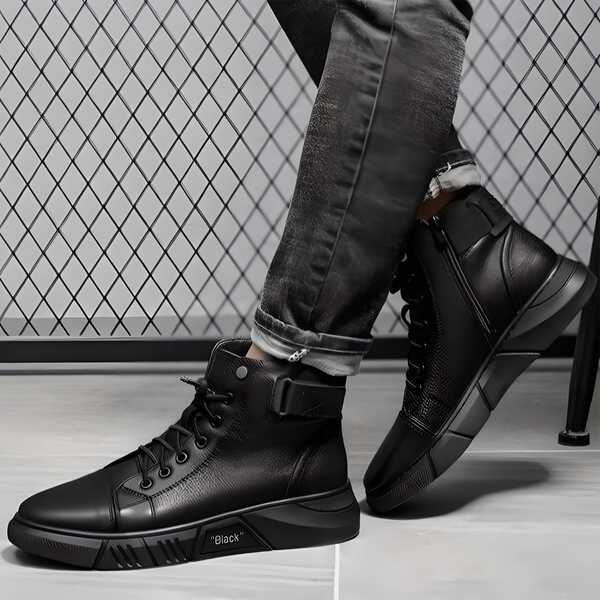 
Men's black casual canvas boots with lace-up closure and PVC sole, perfect for everyday wear.