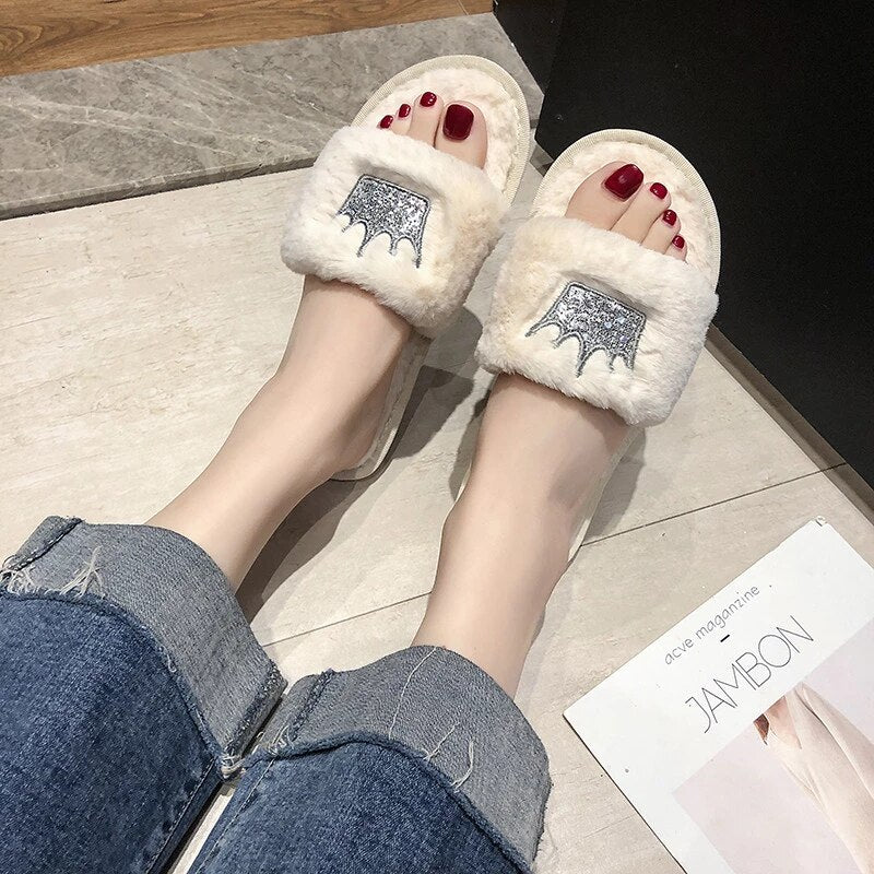 Women's warm winter slippers in soft faux fur, cream color, embossed pattern."