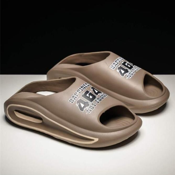 Men's brown anti-slip soft bottom sliders for casual wear"